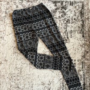 🍓Tribal knit leggings